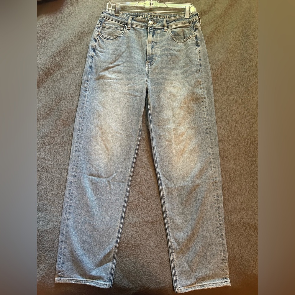 American Eagle Outfitters Light wash Mom Jeans